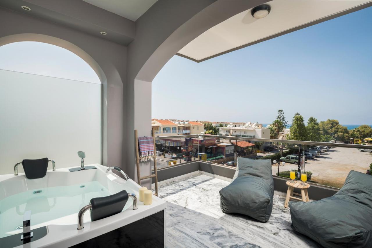 Sun Ray Luxury Apartments Agia Marina Екстериор снимка