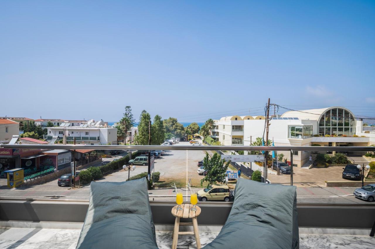 Sun Ray Luxury Apartments Agia Marina Екстериор снимка