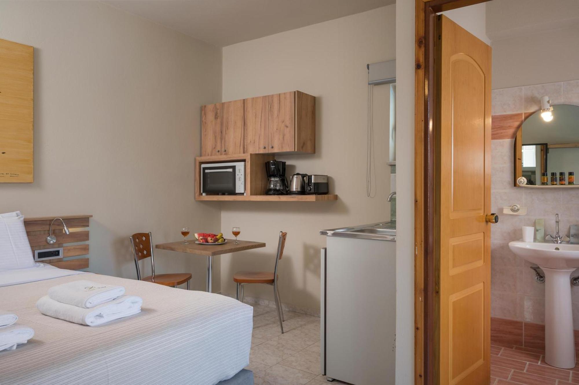 Sun Ray Luxury Apartments Agia Marina Стая снимка